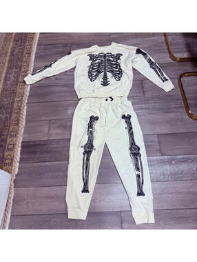 Rags to raches unisex cream and black skelly jogger set